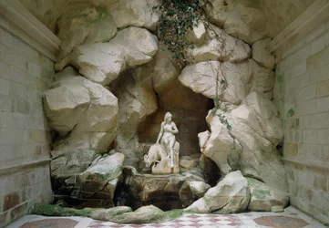 Jeskyně Laiterie de la Reine, postavená v roce 1785 foto